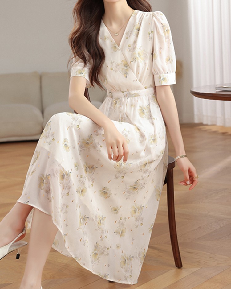 花柄ファッション 優美な花模様のラップデザインワンピース