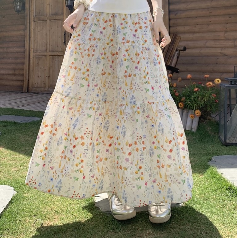 花柄ファッション 草花舞う優美なティアードロングスカート