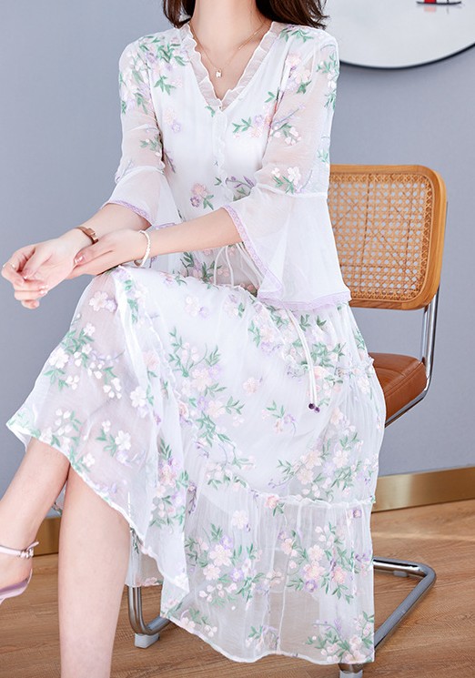 2024年花柄ワンピース着こなしガイド｜春夏秋冬トレンドと選び方のポイント