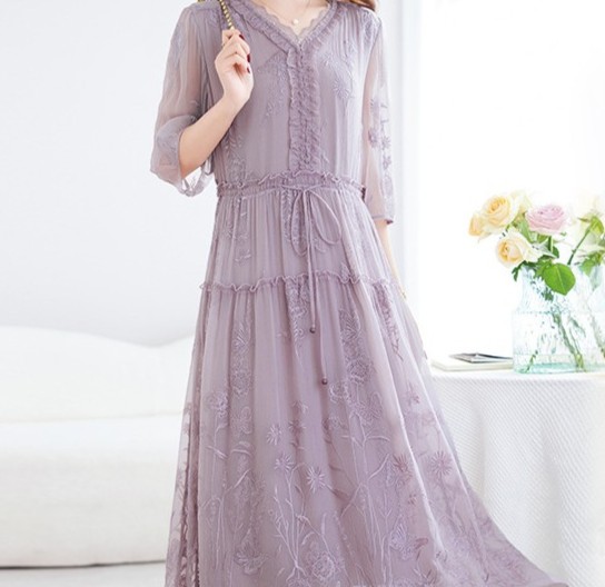 パープル花柄ワンピースで春夏の上品コーデ！大人女性におすすめの選び方と着こなし術