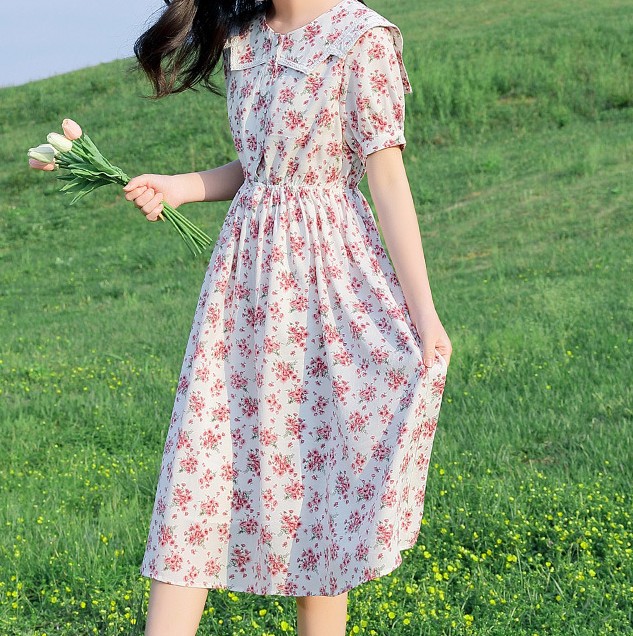 花柄ファッション 優美な花柄ミディ丈ワンピース