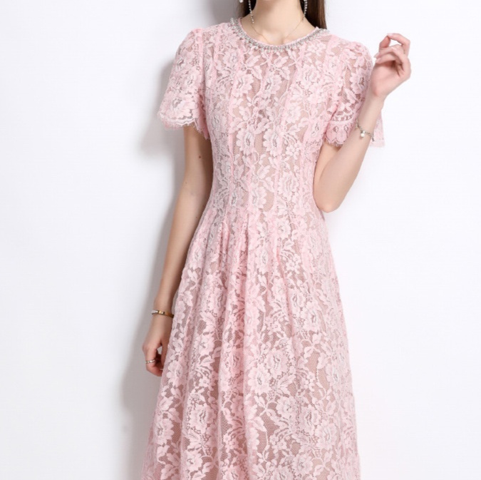 【大人可愛い選び方】ピンクの花柄ワンピース｜年代別コーデ完全ガイド