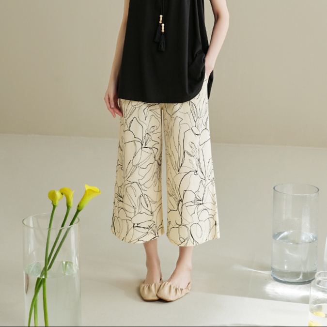 花柄ファッション 線描き花柄ワイドパンツ