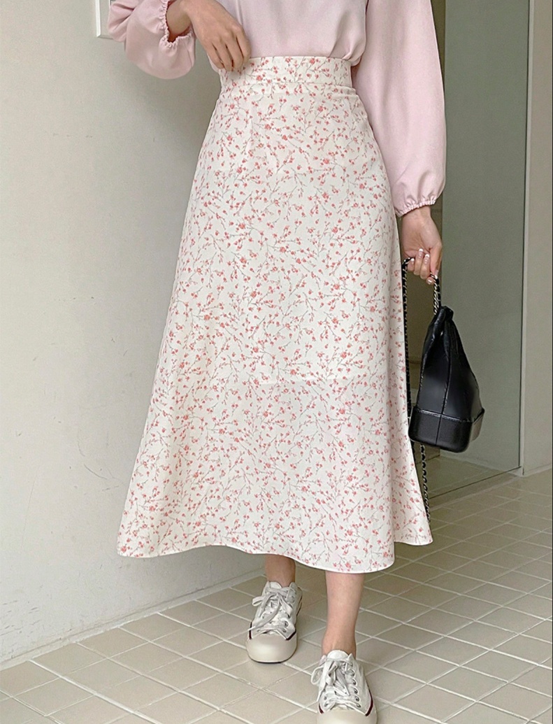 花柄ファッション 小花柄ミディ丈フレアースカート