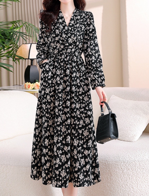 花柄ファッション 小花柄ミディ丈ワンピース