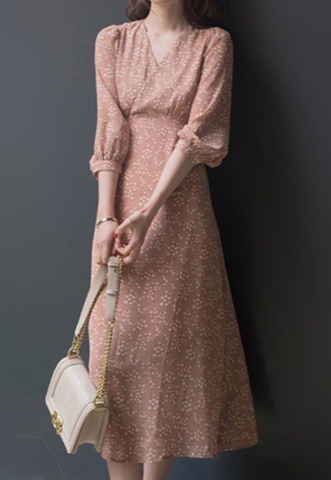 【40代女性の春】花柄ワンピースの着こなし方と上品コーディネート術