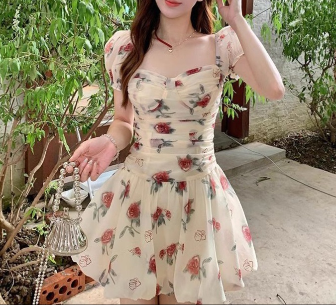 非表示(テイスト違い)花柄ファッション 薔薇柄ふんわりミニワンピース