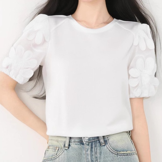 花柄ファッション 花びら装飾袖のエレガントカットソー