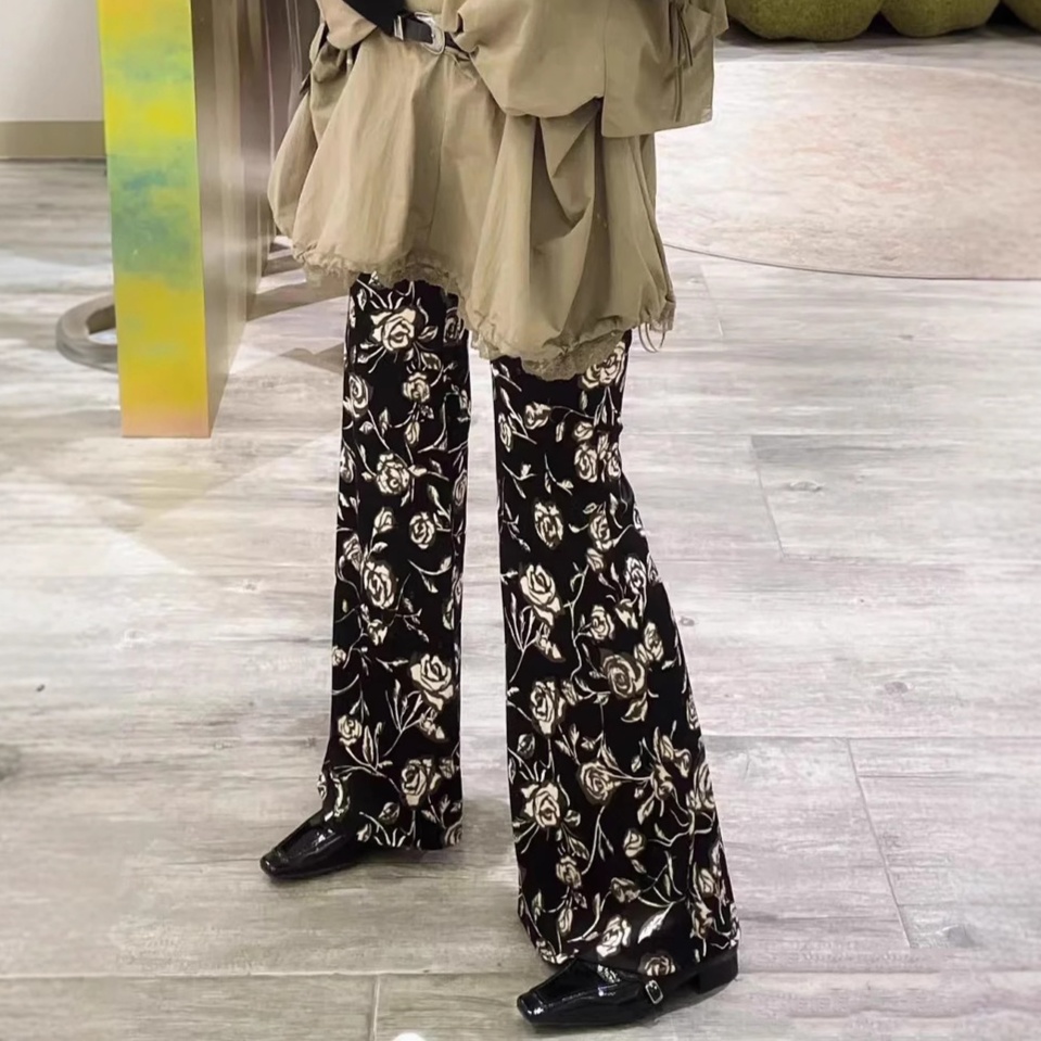 花柄ファッション 薔薇模様の美しい広がりパンツ
