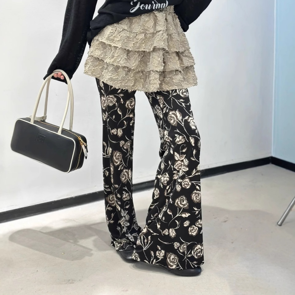 花柄ファッション 薔薇模様の美しい広がりパンツ
