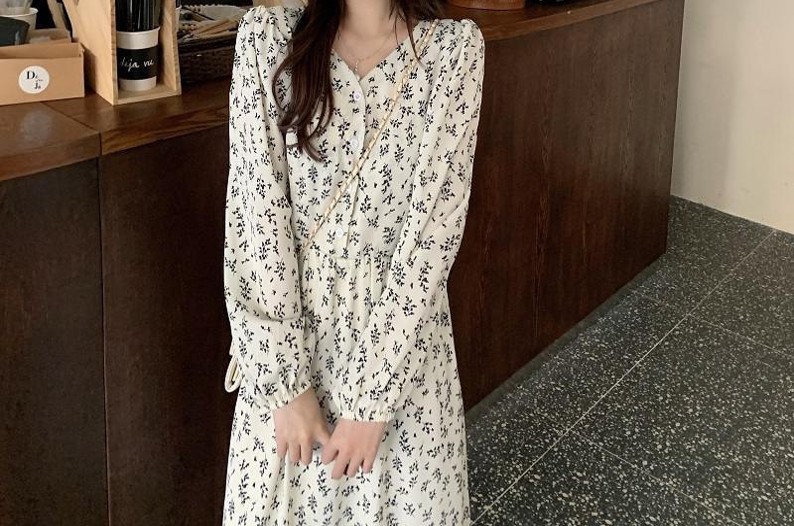 花柄ファッション 優美な小花柄マキシ丈ワンピース