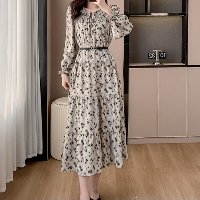 花柄ファッション 優美な小花柄ティアードロングワンピース