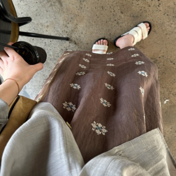 花柄ファッション 小花柄刺繍のエレガントなタイトスカート