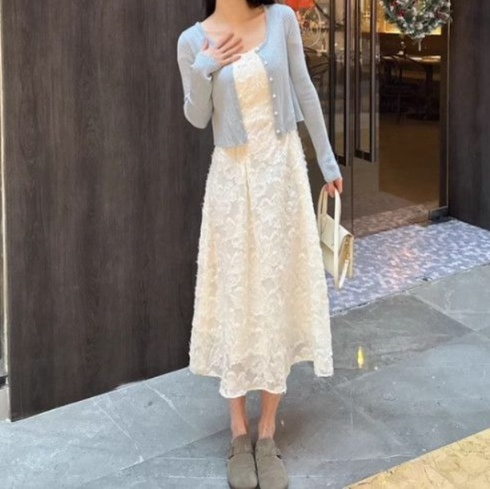 花柄ファッション 立体フラワー刺繍の優雅なマーメイドワンピース