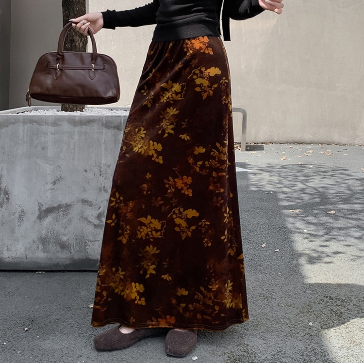 花柄ファッション 大人の落ち着きを演出する花柄ロングスカート