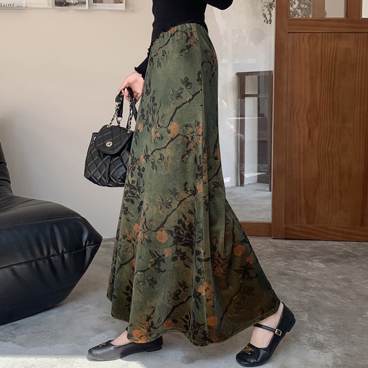 花柄ファッション 大人の落ち着きを演出する花柄ロングスカート