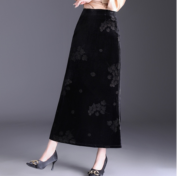 花柄ファッション 高級感漂う刺繍入りベロア調花柄ロングスカート