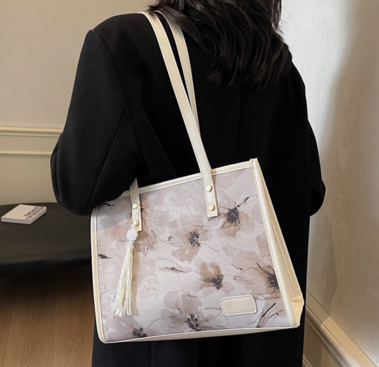 花柄ファッション 水彩花柄透明トートバッグ房飾り付き