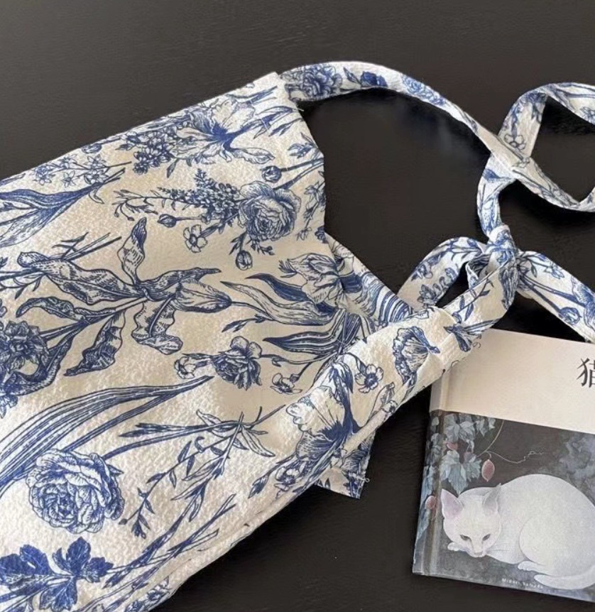 花柄ファッション 青い花と枝柄の結び肩掛け布バッグ