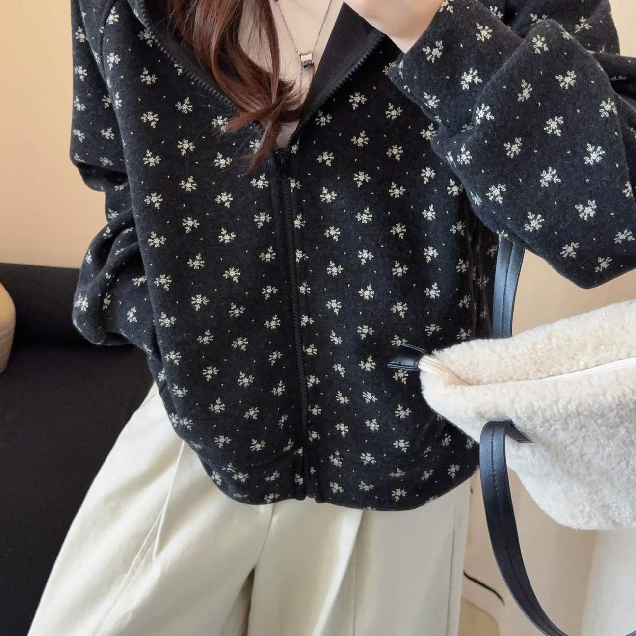 花柄ファッション 小花柄刺繍入りショート丈ジップアップジャケット