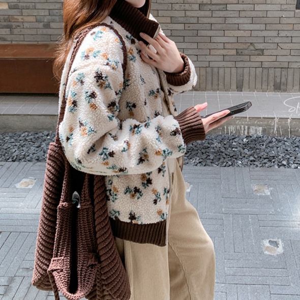 花柄ファッション ふわふわボア素材の可愛い小花柄ジャケット