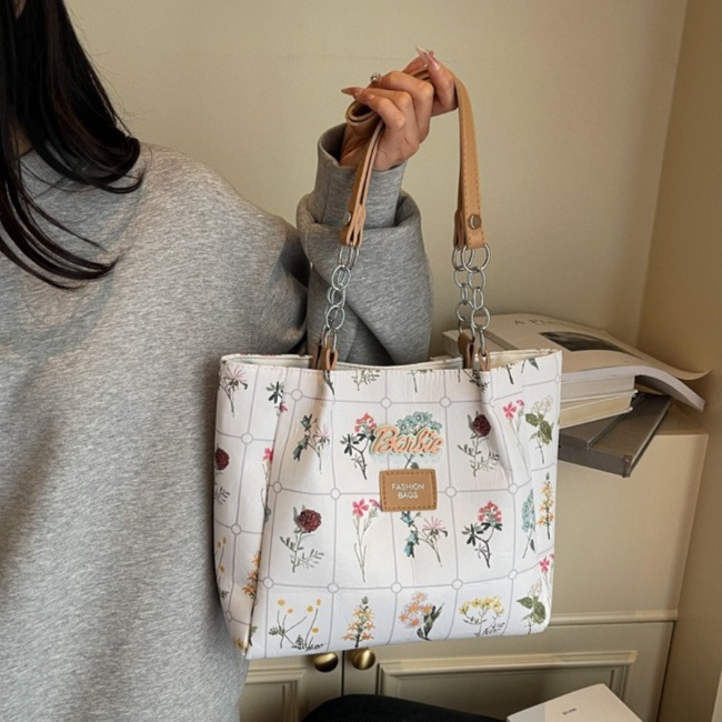 花柄ファッション ボタニカル刺繍キルティングトートバッグ