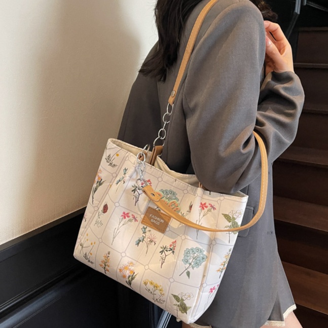 花柄ファッション ボタニカル刺繍キルティングトートバッグ