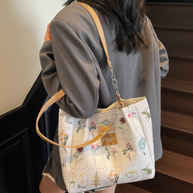 花柄ファッション ボタニカル刺繍キルティングトートバッグ
