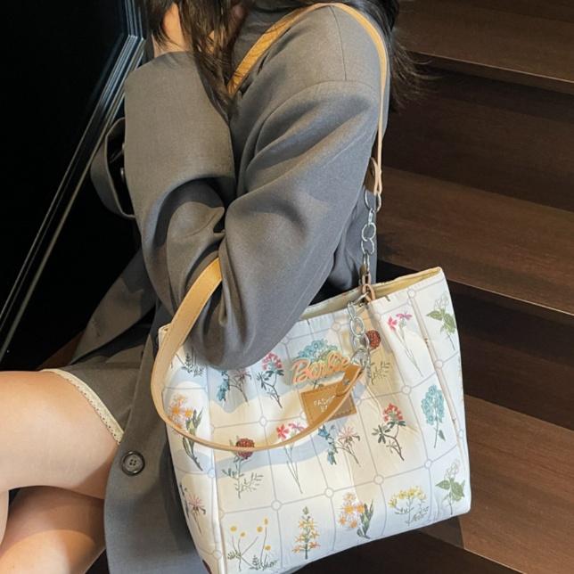 花柄ファッション ボタニカル刺繍キルティングトートバッグ