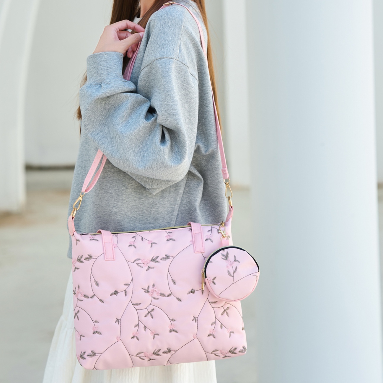 花柄ファッション 刺繍花柄トートバッグ 丸型ポーチ付き