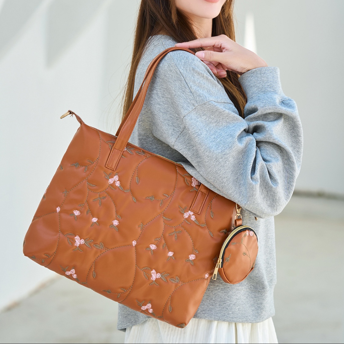 花柄ファッション 刺繍花柄トートバッグ 丸型ポーチ付き