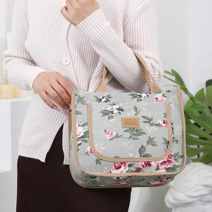 花柄ファッション 大輪の花々が彩る可憐なランチトートバッグ