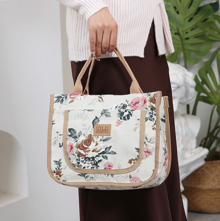 花柄ファッション 大輪の花々が彩る可憐なランチトートバッグ