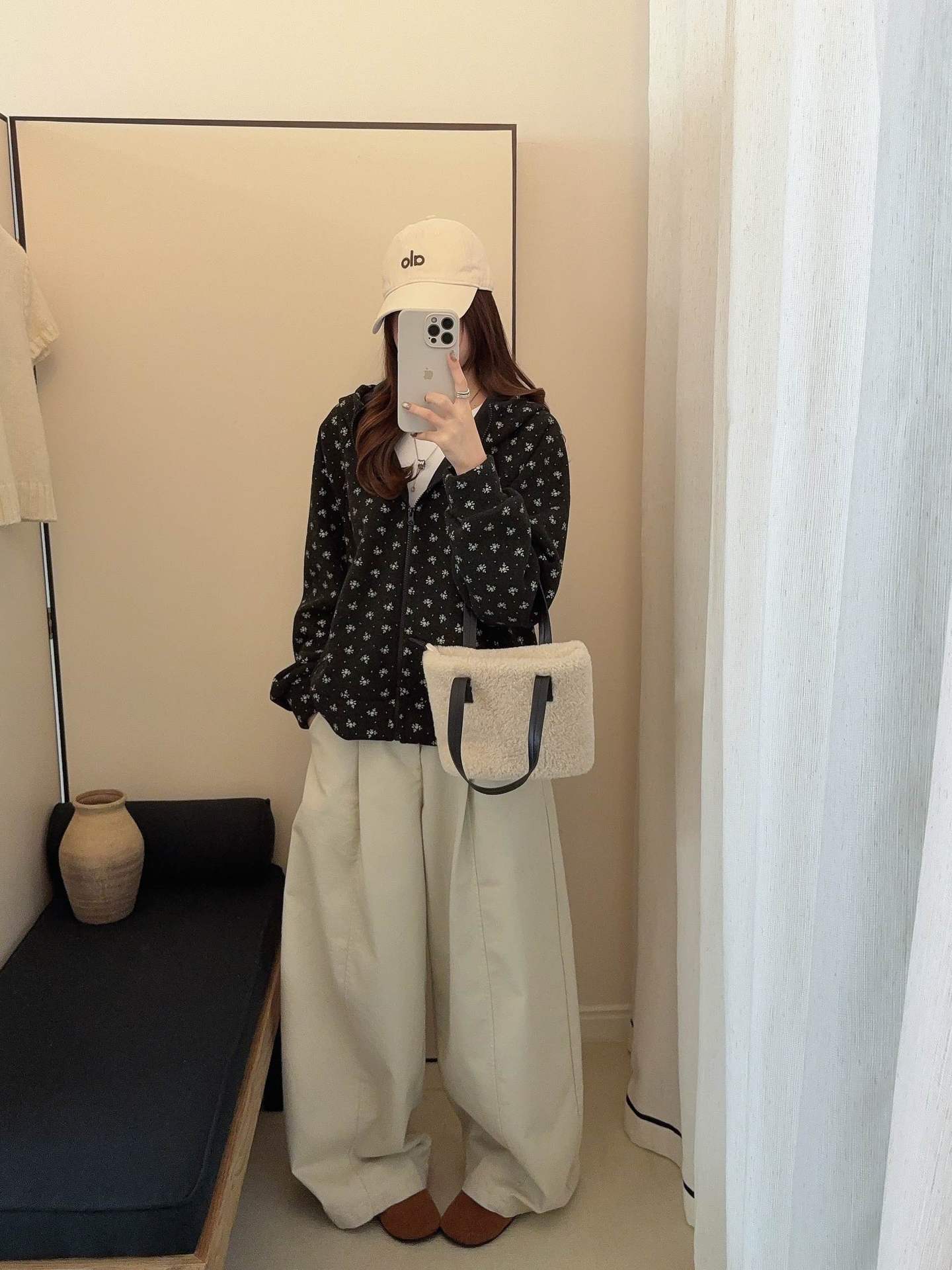 花柄ファッション 小花柄刺繍入りショート丈ジップアップジャケット