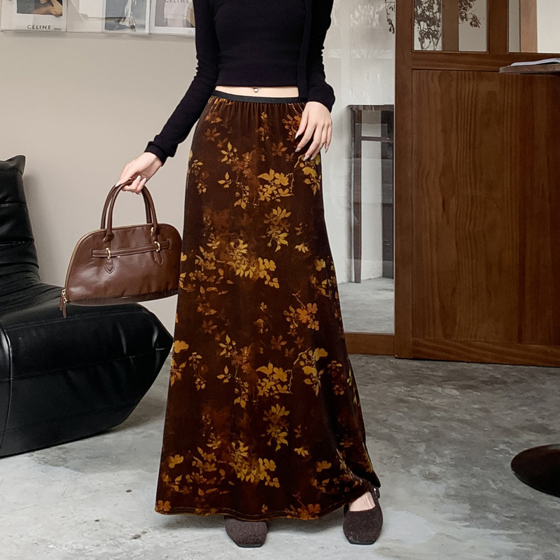 花柄ファッション 大人の落ち着きを演出する花柄ロングスカート