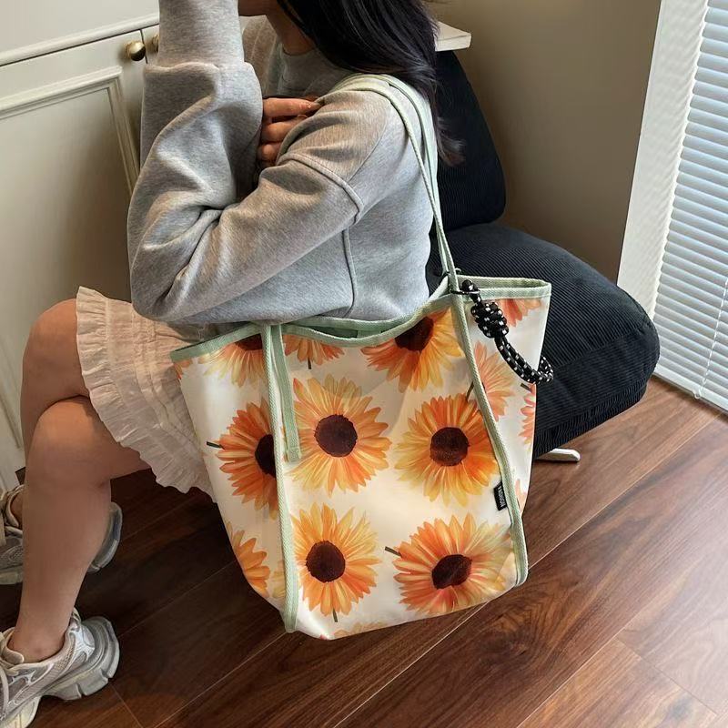 花柄ファッション 大胆な花柄プリントトートバッグ