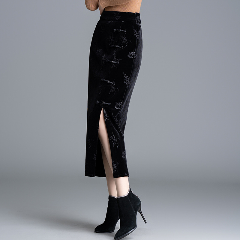 花柄ファッション 上品な刺繍模様のベルベット風花柄タイトスカート
