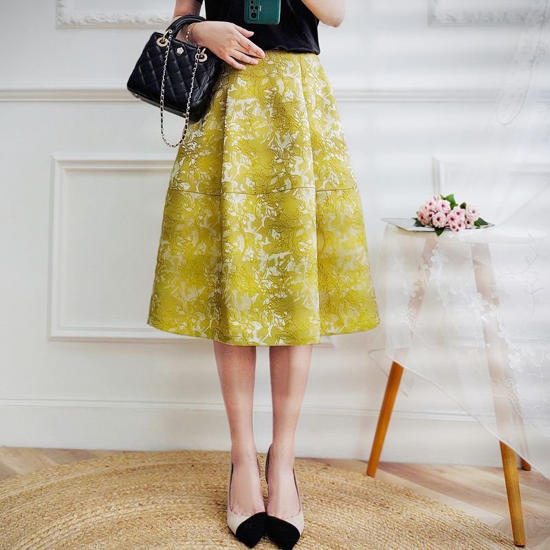 花柄スカートのデートコーデ完全ガイド｜大人可愛い着こなし術