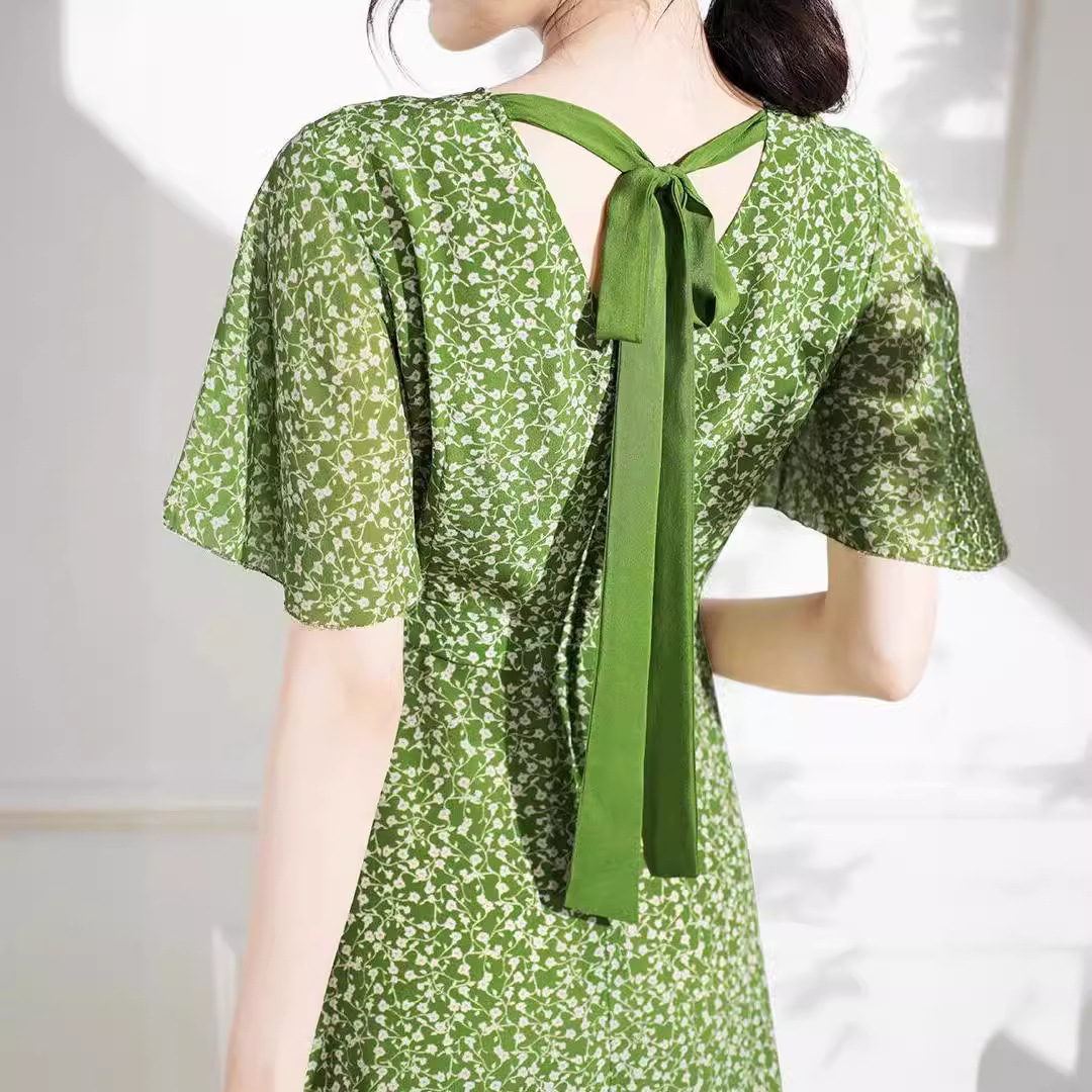 花柄ファッション 優美な小花柄フレア袖リボンワンピース