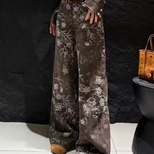花柄ファッション 華やかな花柄刺繍のワイドデニムパンツ
