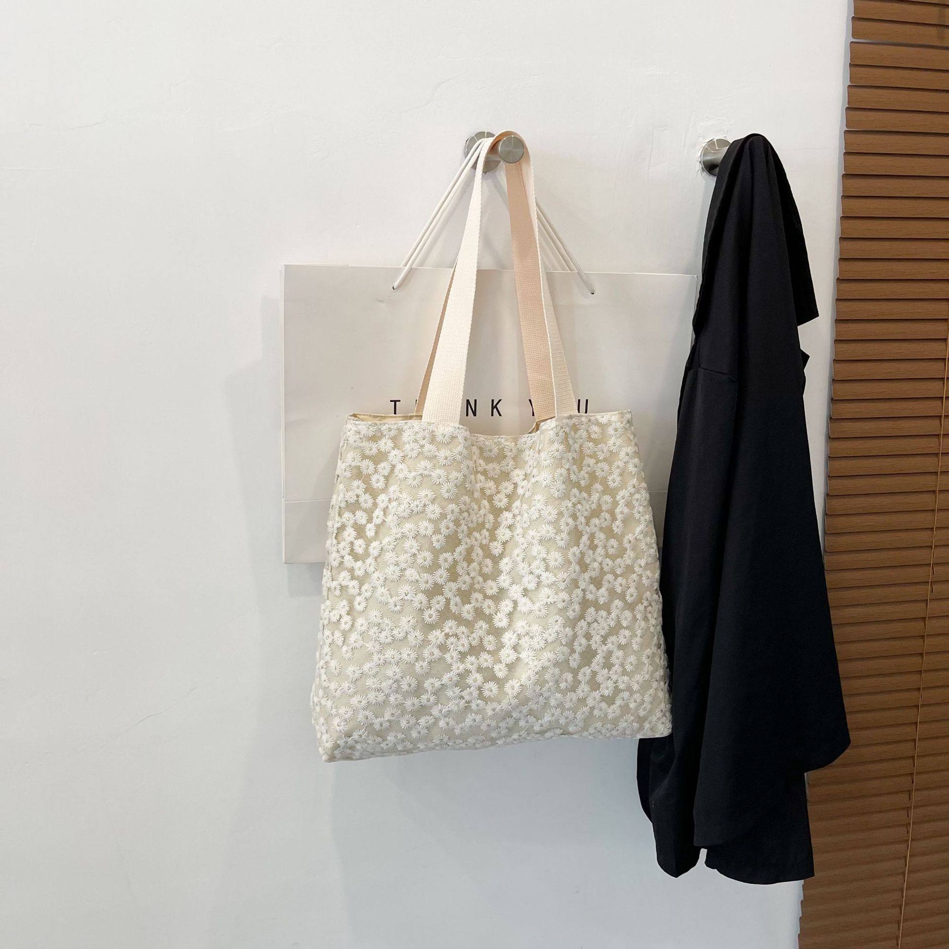 花柄ファッション 小花柄刺繍トートバッグ