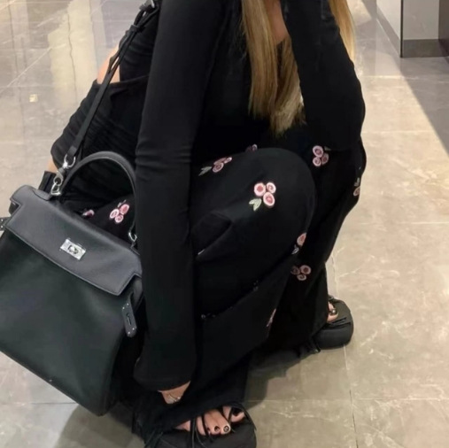 花柄ファッション 小花刺繍ワイドデニムパンツ