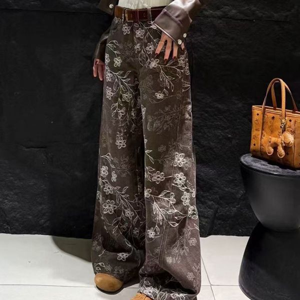 花柄ファッション 華やかな花柄刺繍のワイドデニムパンツ