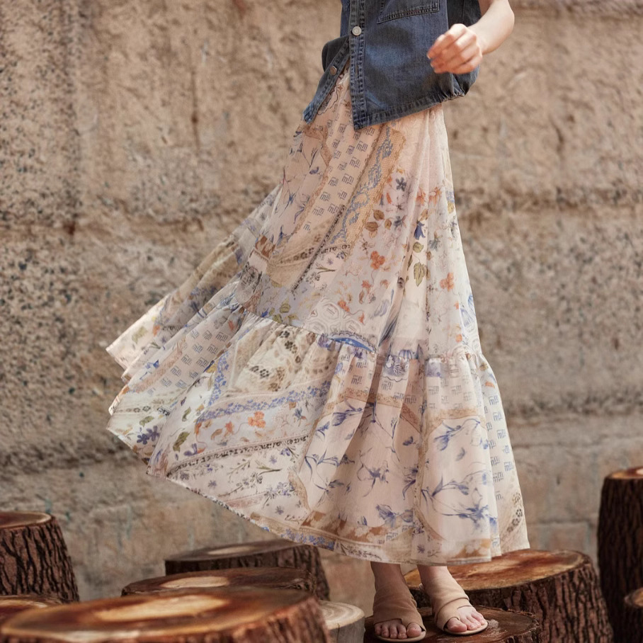 花柄ファッション 軽やかシルエット 花柄ティアードスカート