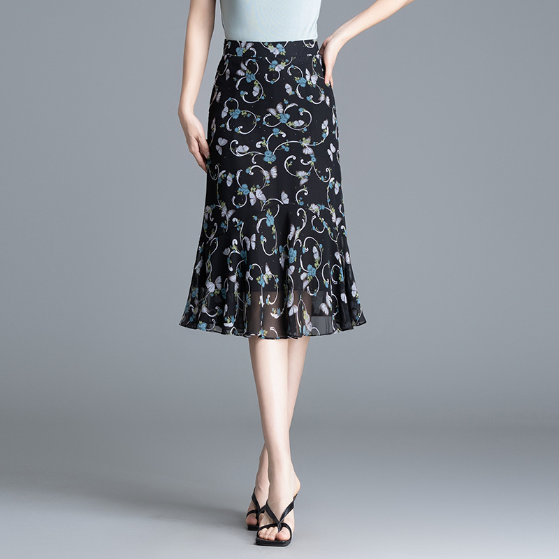 花柄ファッション 蝶々舞う優美なフレアースカート