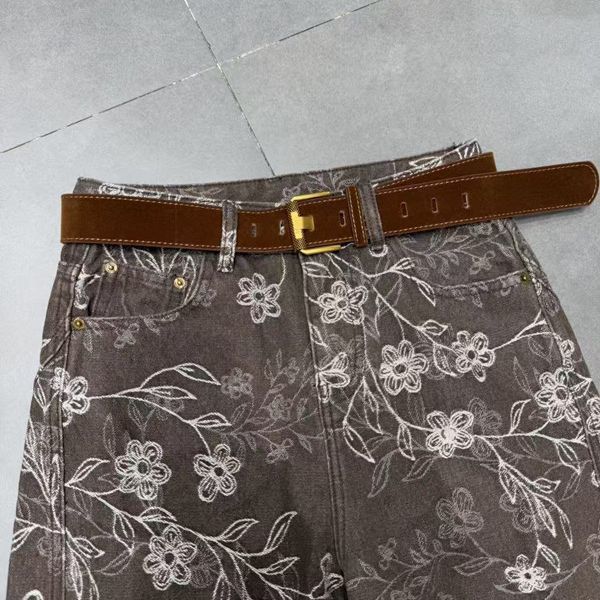 花柄ファッション 華やかな花柄刺繍のワイドデニムパンツ