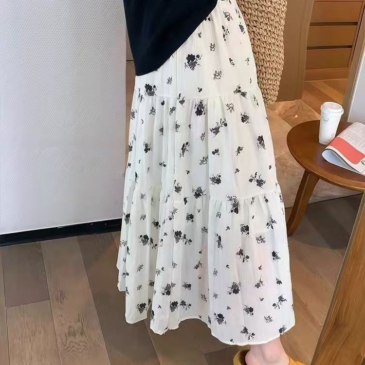 花柄ファッション 優美な小花柄ティアードスカート