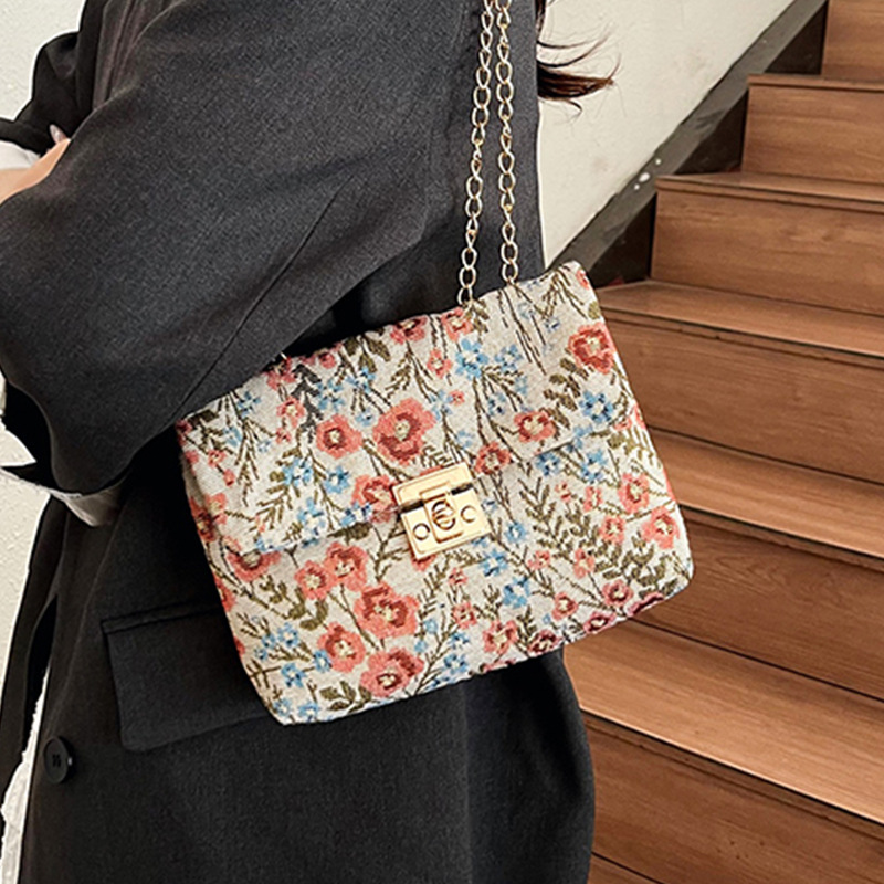 花柄ファッション 華やか小花柄刺繍風チェーンショルダーバッグ