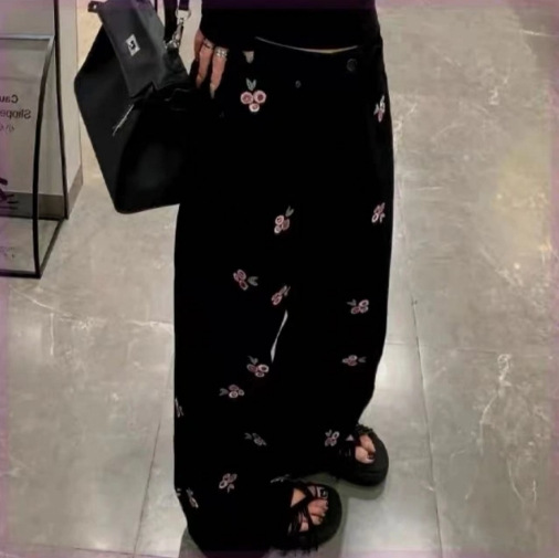 花柄ファッション 小花刺繍ワイドデニムパンツ