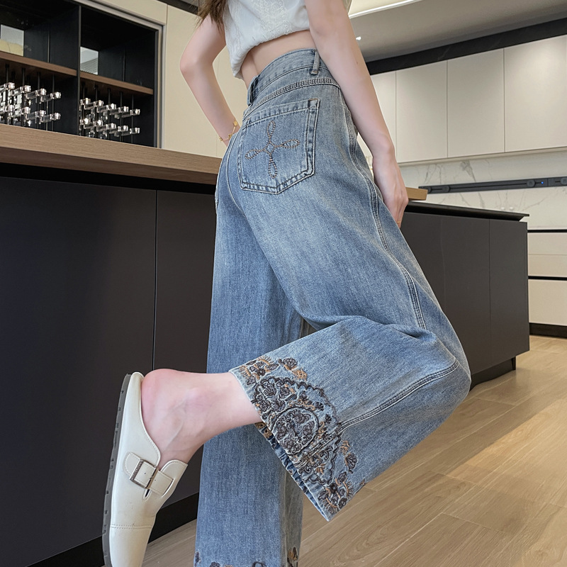 花柄ファッション 裾レース刺繍が華やかなワイドデニムパンツ